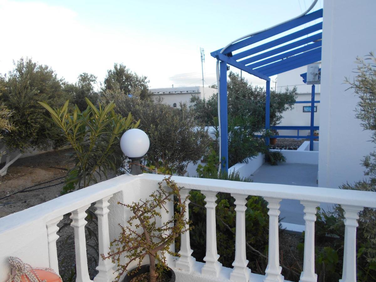 Studios Apartments Kapetanios Perissa  Exterior photo